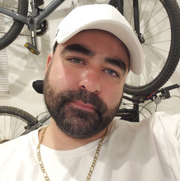 Profile Picture of Sixtats Eddie (@sixtatseddie) on Poshmark