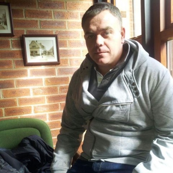 Profile Picture of Robert Rolleston (@robertrolleston) on Poshmark