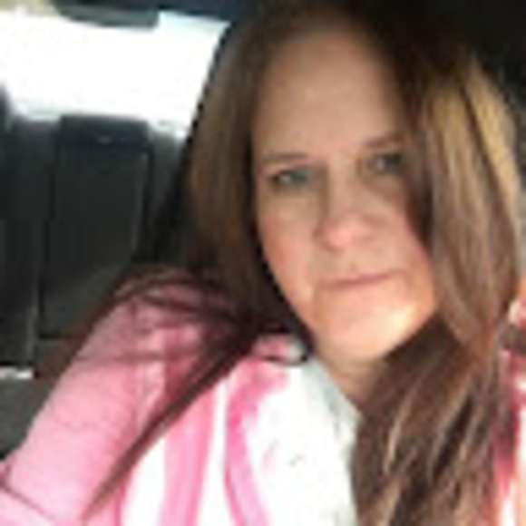 Profile Picture of Danielle Miller-hovey (@daniellemill156) on Poshmark