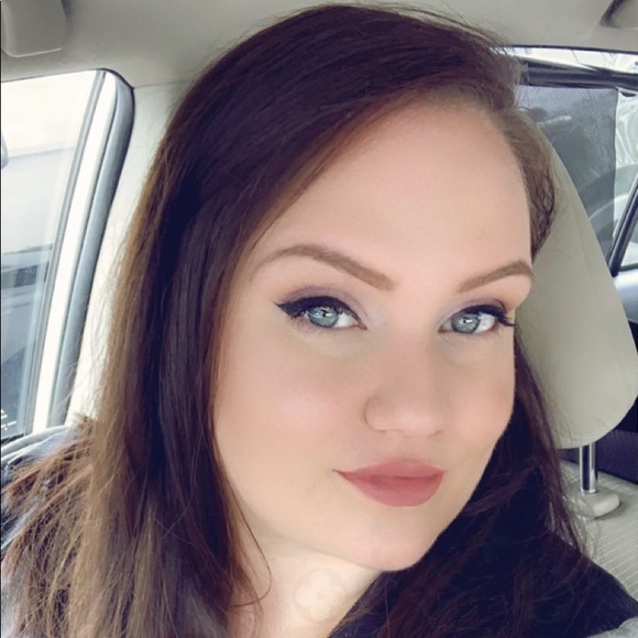 Profile Picture of Brittany Mahnken (@britmahnken) on Poshmark