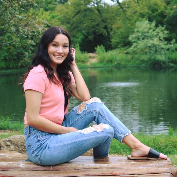 Profile Picture of Julia Horton (@julzmh) on Poshmark