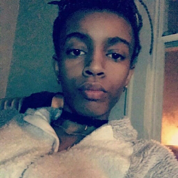 Profile Picture of Erica Stearnes (@erieeeeee) on Poshmark