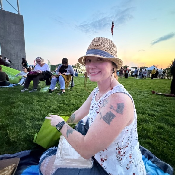 Profile Picture of Angela Sjullie (@angelasjullie) on Poshmark