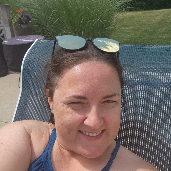 Profile Picture of Stephanie Staadt (@stephaniestaadt) on Poshmark