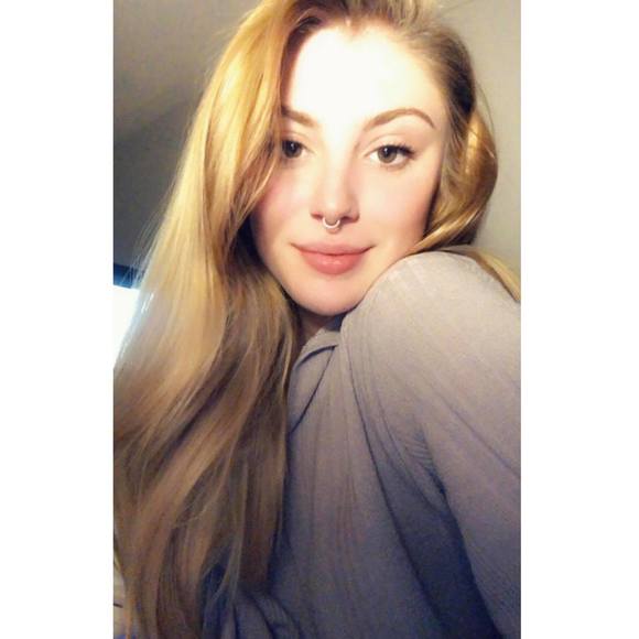 Profile Picture of Alexis Guillot (@virgolexx) on Poshmark