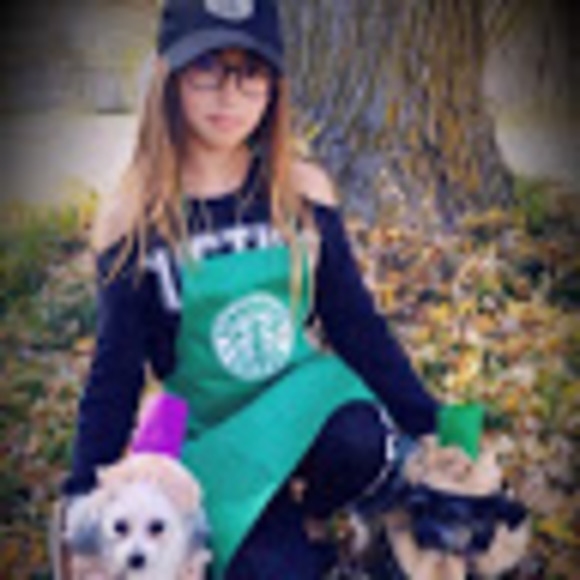 Profile Picture of Sidy Hosfelt (@sidyhosfelt) on Poshmark