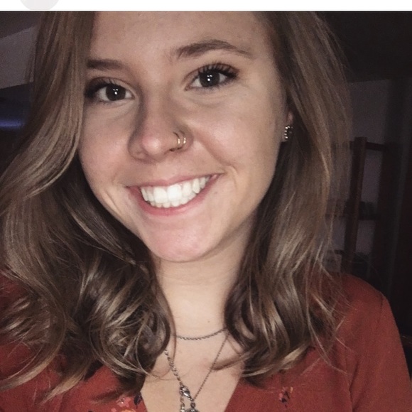 Profile Picture of Kaitlyn Munsterman (@kaitlynjo_) on Poshmark