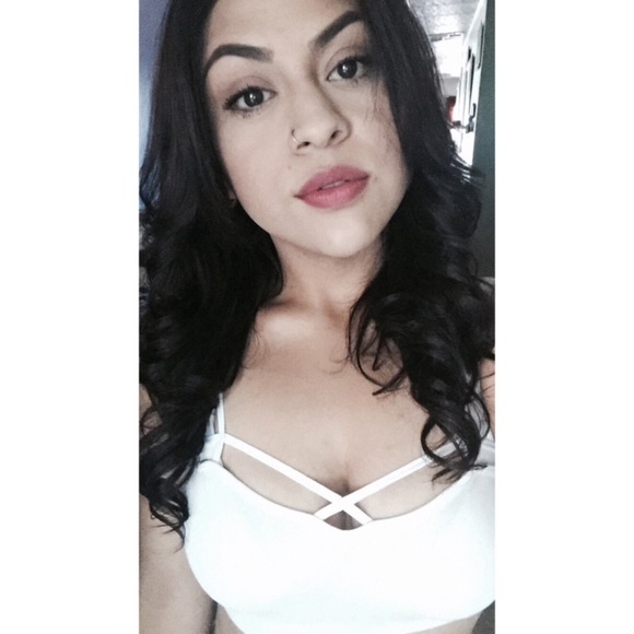 Profile Picture of Dominique Cobio (@cobio3) on Poshmark