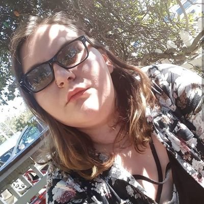 Profile Picture of Rae Holak (@chris_holak) on Twitter