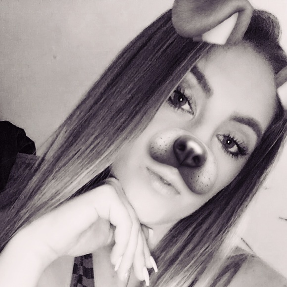 Profile Picture of Ally Grabowski (@allygrab) on Poshmark