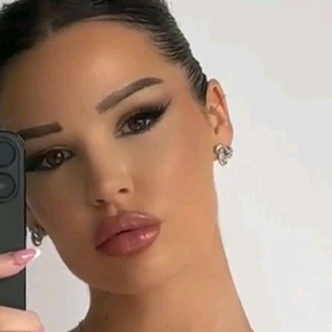 Profile Picture of Elizabeth (@elizabethxgxx) on Tiktok