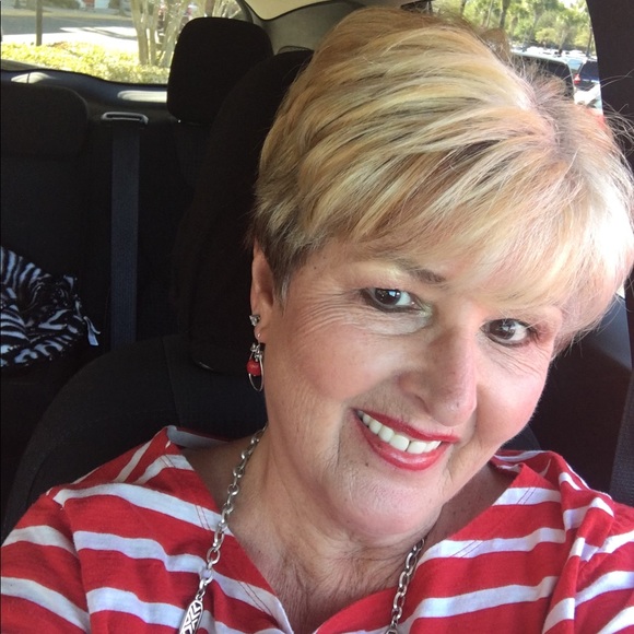 Profile Picture of Bonita Hamrick (@bonitahamrick) on Poshmark