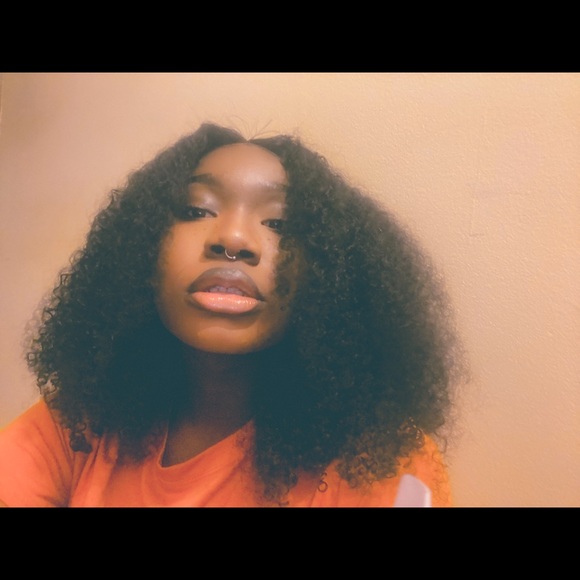 Profile Picture of Diamond Patterson (@simoxnee) on Poshmark