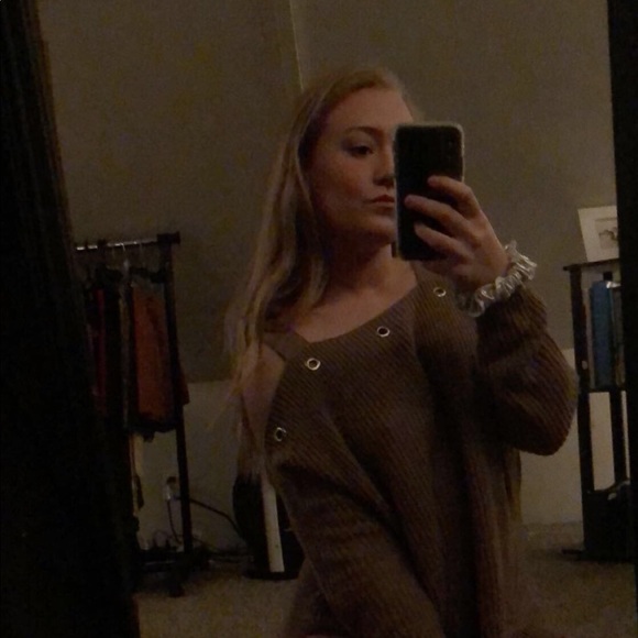 Profile Picture of Hailey Klingele (@haileyklingele) on Poshmark