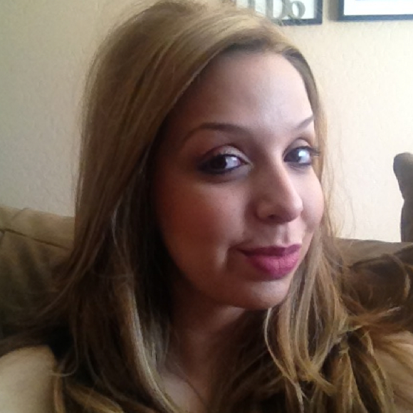 Profile Picture of Jenna Manriquez (@pursegrl) on Poshmark