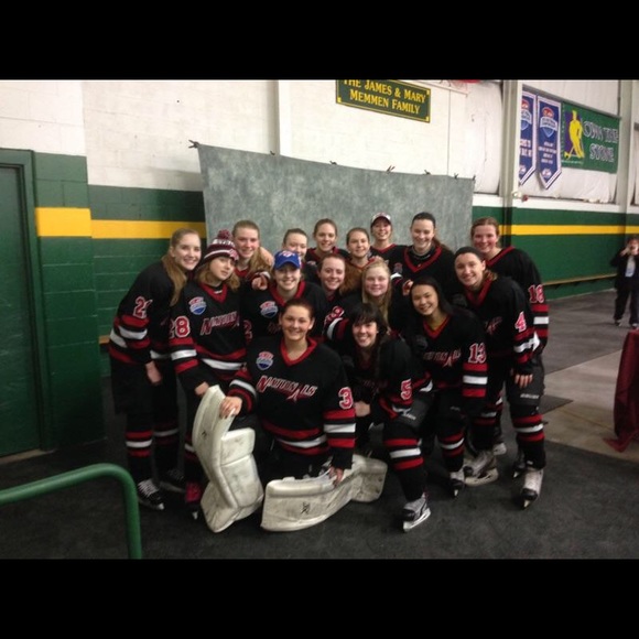 Profile Picture of Madison Gneo (@mgneo19) on Poshmark