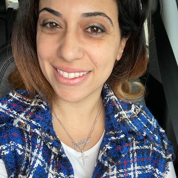 Profile Picture of Tania Tchakerian (@noyemiaren) on Poshmark