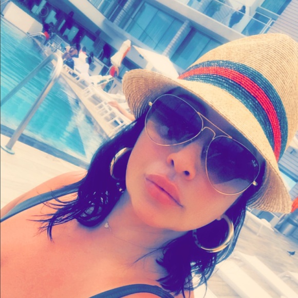 Profile Picture of Melissa Rampelli (@melissa41079) on Poshmark
