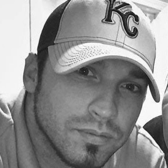 Profile Picture of Ron Arnold (@arnoldron256) on Poshmark