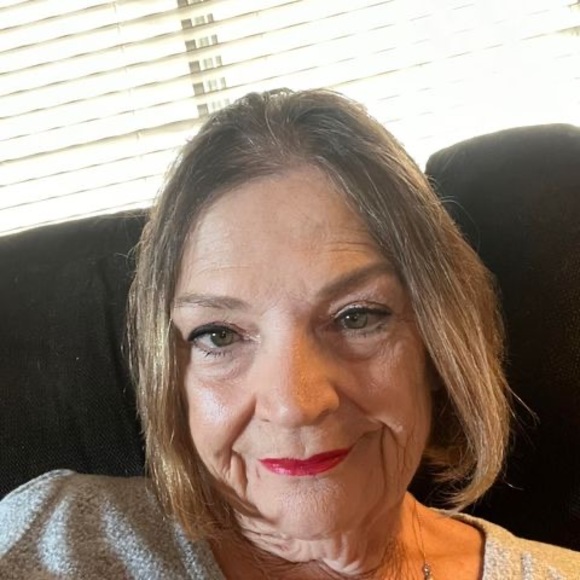 Cherie Lungren - Poshmark Profile Picture of Cherie Lungren (@cylungren) on Poshmark