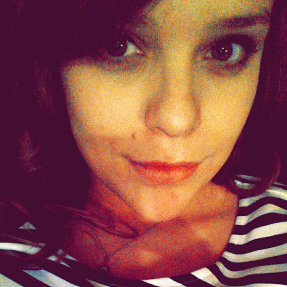 Profile Picture of Megan Jones (@iamsenojnagem) on Poshmark