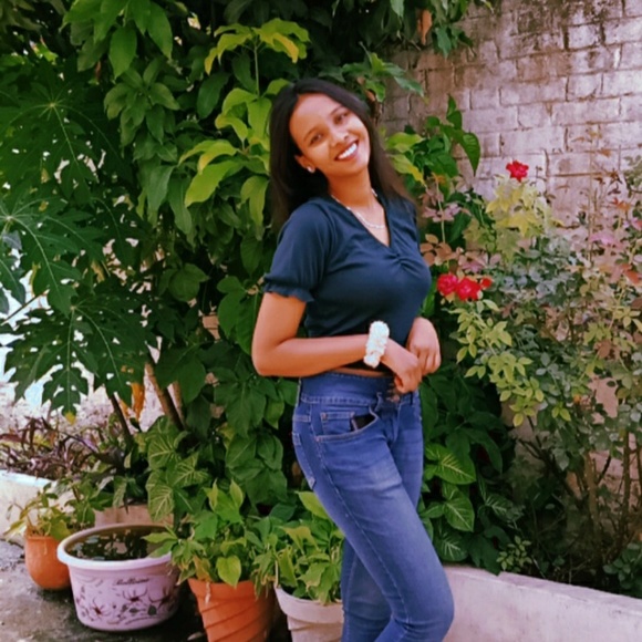 Profile Picture of Yarusha Abraham (@yarusha_abraham) on Poshmark