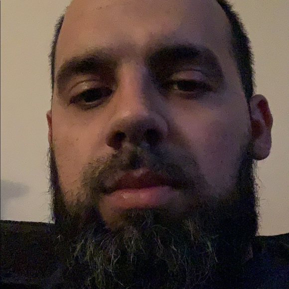 Profile Picture of Eric Hoyt (@e54585) on Poshmark