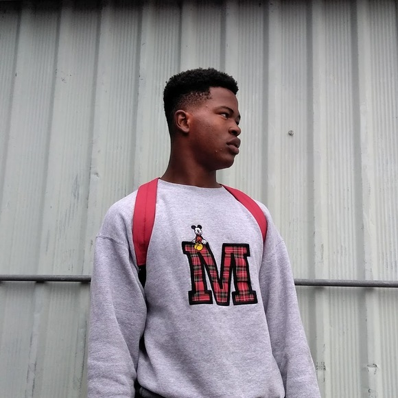 Profile Picture of Manasse Tshiyoyi (@thissorus) on Poshmark