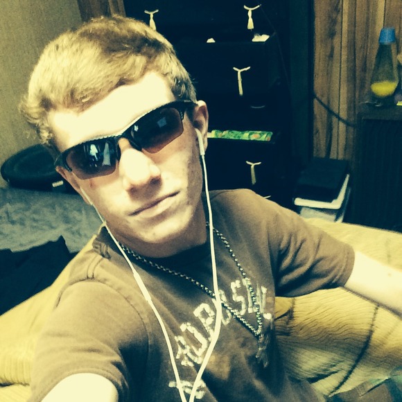 Profile Picture of James Borden (@slayer35176) on Poshmark