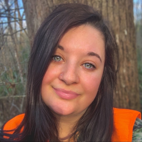 Profile Picture of Amanda Gauthier (@lynneab7) on Poshmark