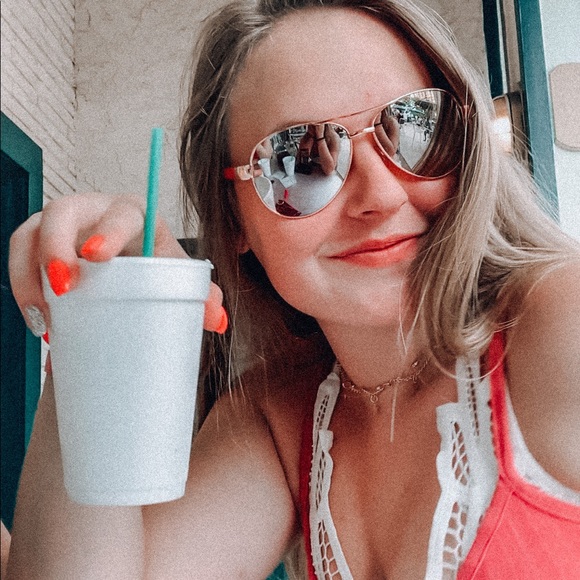 Profile Picture of Victoria Tharpe (@vtharpe02) on Poshmark