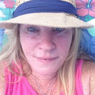 Profile Picture of Liza Vincent Holland (@Lholl614) on Twitter