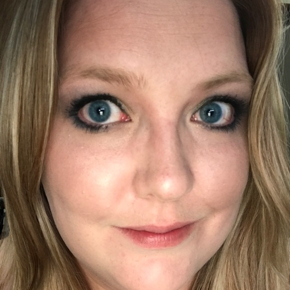 Profile Picture of Julie Studinski (@juliestud) on Poshmark