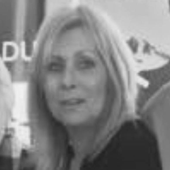 Profile Picture of Aline Senécal (@senedan) on Poshmark