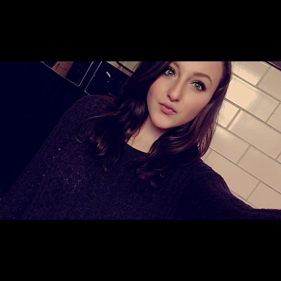 Profile Picture of Lauren Totino (@laurentotino) on Poshmark