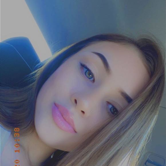 Profile Picture of Savanna Skeens (@savannaskeens) on Poshmark