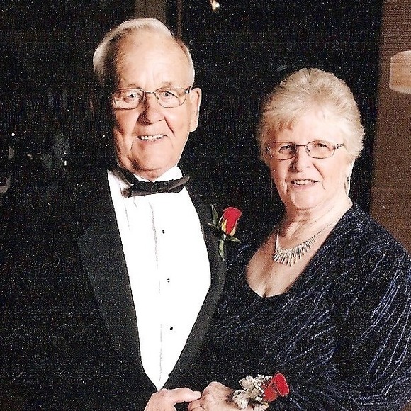 Profile Picture of Pat Perry (@patperry593) on Poshmark