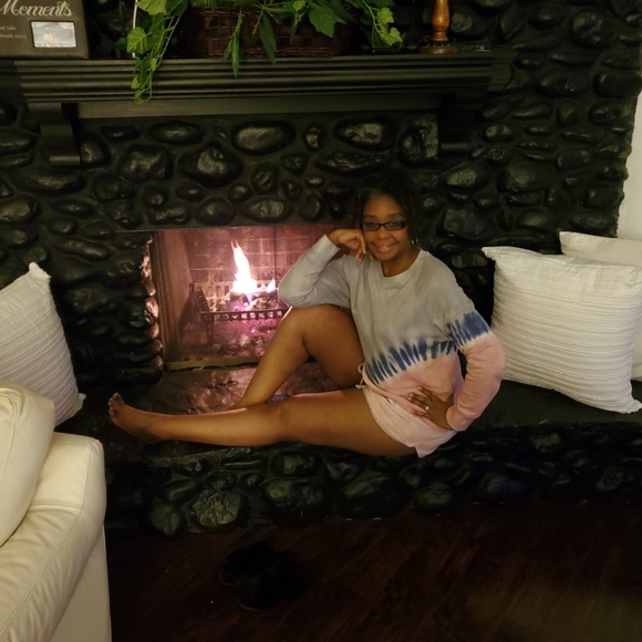 Profile Picture of Lisa Gilliam (@lisargilliam) on Poshmark