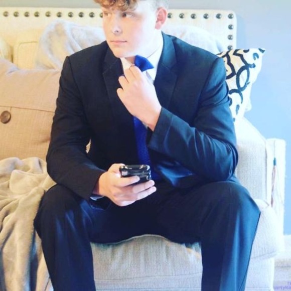 Profile Picture of Josh Gunn (@rygunn) on Poshmark