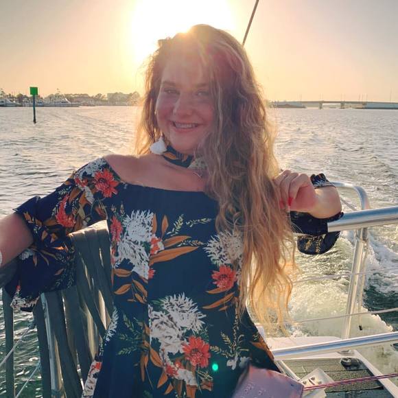 Profile Picture of Kelsie Martin (@_kelsiemartin) on Poshmark