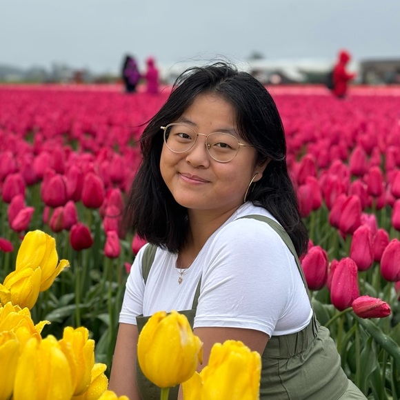 Profile Picture of Jess Schnitzer (@jwschnitzer) on Poshmark