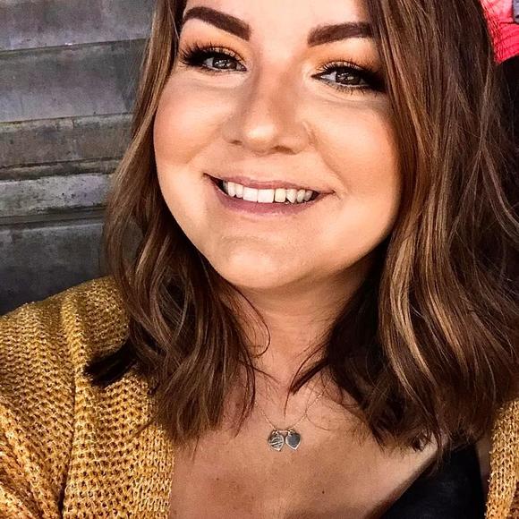 Profile Picture of Crystal Orr (@cdayton2) on Poshmark