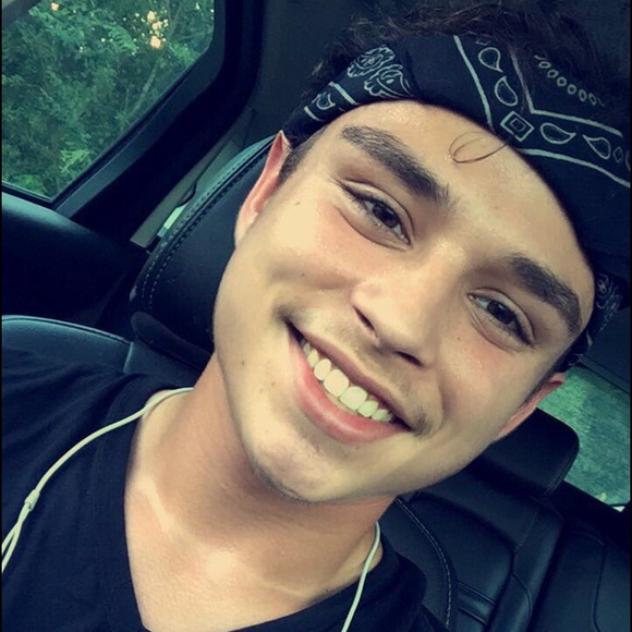 Profile Picture of Brian Decker (@briandecker98) on Poshmark