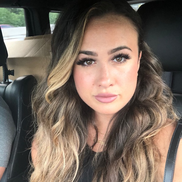 Profile Picture of Carly Christopher (@carlyc716) on Poshmark