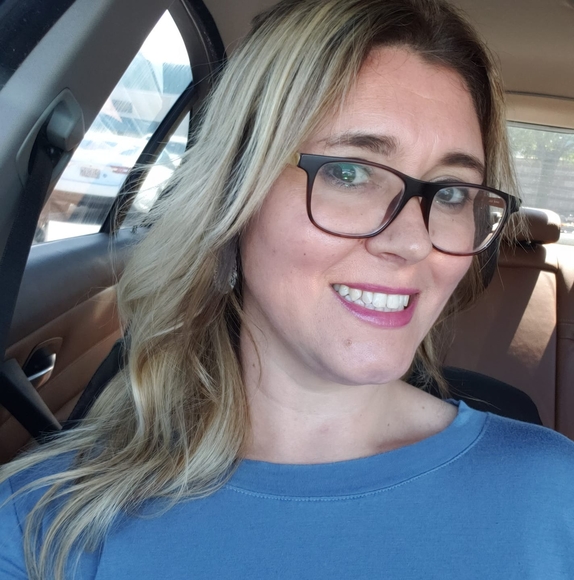 Profile Picture of Christine Stilphen (@lola21408) on Poshmark