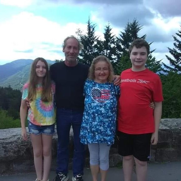 Profile Picture of Angela Hooks (@angela_hooks) on Poshmark