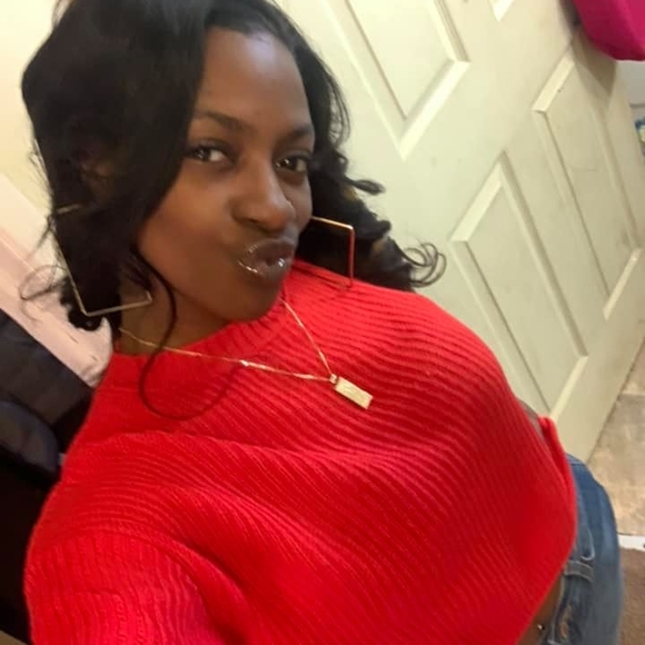 Profile Picture of Misstish Mcelroy (@shareebaybii614) on Poshmark