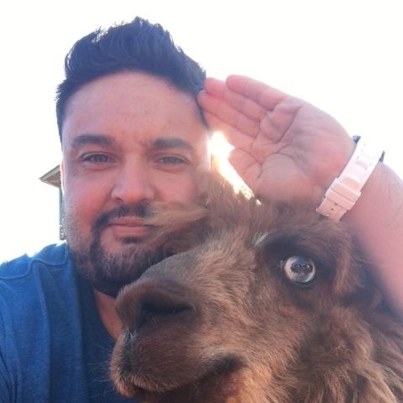 Profile Picture of Ivan leonardo Leal (@ivanleal662) on Poshmark