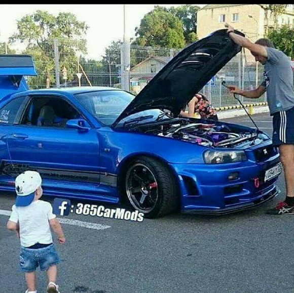 Profile Picture of Cristhian Hernandez (@uris93) on Poshmark