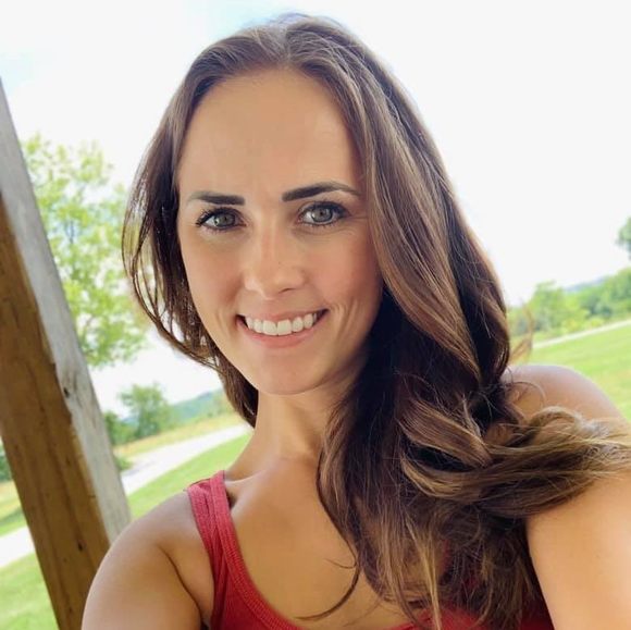 Profile Picture of Lisa Draper (@lisa_marie12693) on Poshmark